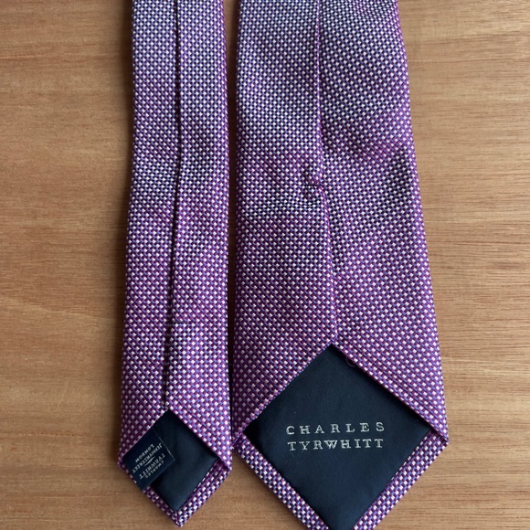 Charles Tyrwhitt polkadot 100% silk tie 62" L 3.5" W purple white classic - Picture 4 of 6